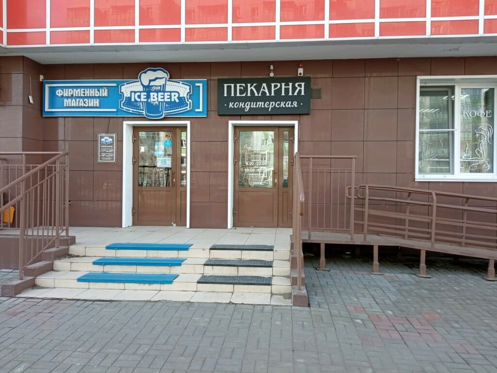 отделка фасада пекарни керамогранитом в Красноярске